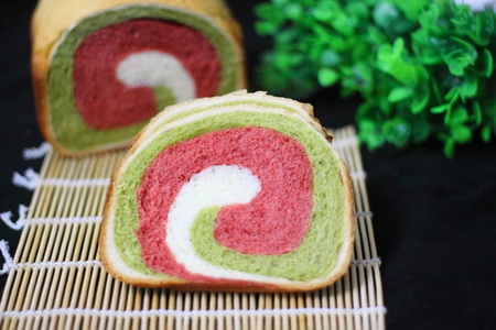 三色奶色<a href=/shicai/mimian/TuSi/index.html target=_blank><u>吐司</u></a>的做法