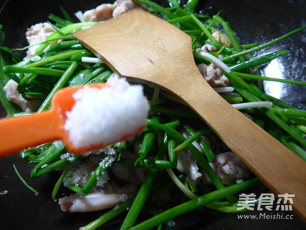 香葱烧<a href=/shicai/shuichanpin/NiuWa/index.html target=_blank><u>牛蛙</u></a>的做法