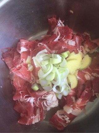 <a href=/shicai/rouqin/FeiNiu/index.html target=_blank><u>肥牛</u></a>时蔬饭