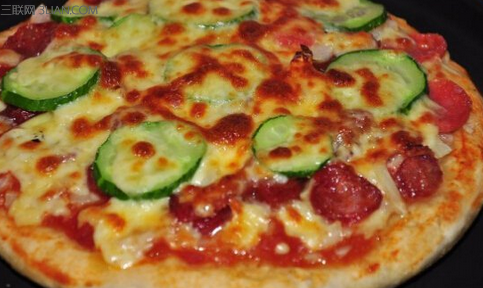 用电饭煲怎么做<a href=/shicai/rouqin/XiangChang/index.html target=_blank><u>香肠</u></a>披萨