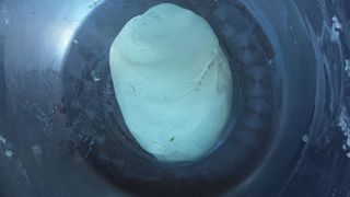 <a href=/shicai/mimian/HongDou/index.html target=_blank><u>红豆</u></a>馅小粘饼