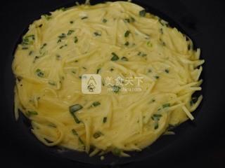 蛋香<a href=/shicai/shucai/TuDou/index.html target=_blank><u>土豆</u></a>饼