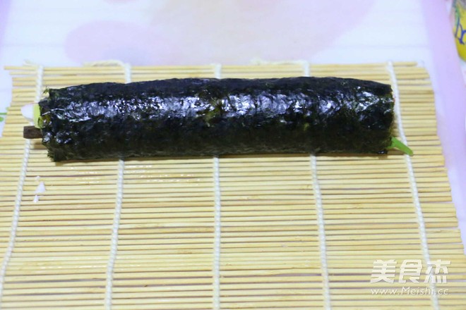 特色<a href=/shicai/shuichanpin/ZiCai/index.html target=_blank><u>紫菜</u></a>包饭的做法