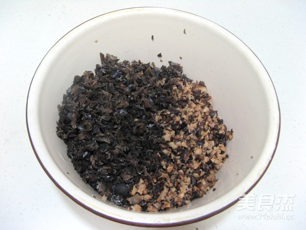 <a href=/shicai/shucai/YouCai/index.html target=_blank><u>油菜</u></a><a href=/shicai/shucai/XiangGu/index.html target=_blank><u>香菇</u></a><a href=/shicai/shucai/MuEr/index.html target=_blank><u>木耳</u></a>饺子的做法