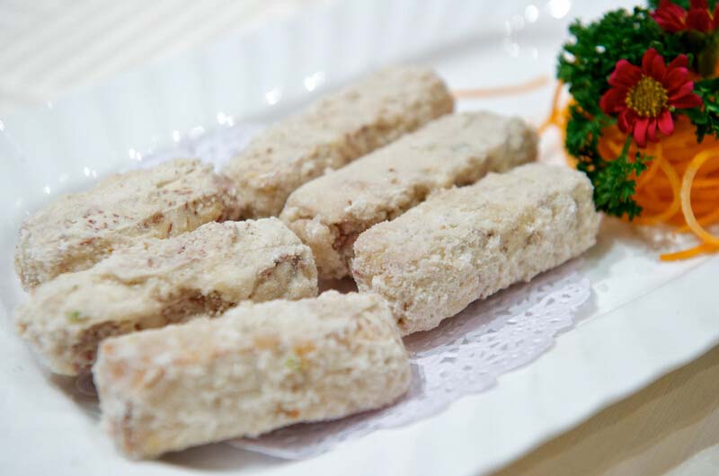 拔丝<a href=/shicai/shucai/YuTou/index.html target=_blank><u>芋头</u></a>的做法3