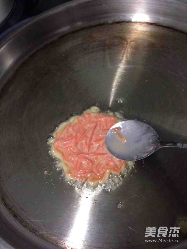 <a href=/shicai/shucai/HuLuoBo/index.html target=_blank><u>胡<a href=/shicai/shucai/LuoBo/index.html target=_blank><u>萝卜</u></a></u></a>丝饼的做法