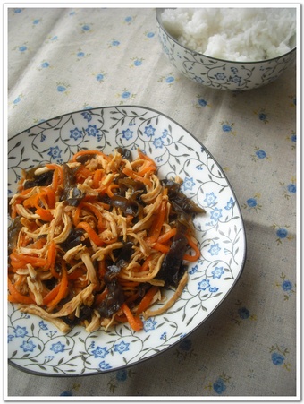 凉拌<a href=/shicai/shucai/MuEr/index.html target=_blank><u>木耳</u></a>鸡丝