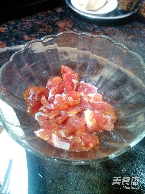 肉片<a href=/shicai/shucai/MuEr/index.html target=_blank><u>木耳</u></a><a href=/shicai/mimian/FenSi/index.html target=_blank><u>粉丝</u></a>的做法