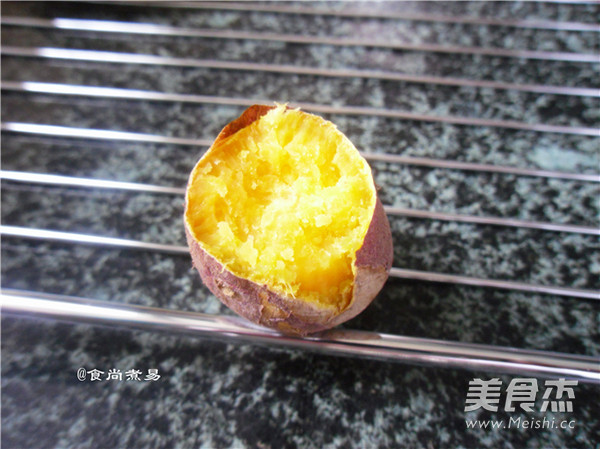 香烤<a href=/shicai/shucai/HongShu/index.html target=_blank><u>红薯</u></a>的做法