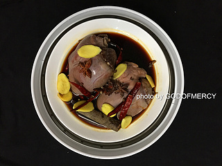 蒸着吃的卤<a href=/shicai/rouqin/ZhuXin/index.html target=_blank><u>猪心</u></a>