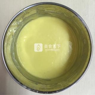 <a href=/shicai/guopin/ManYueMei/index.html target=_blank><u>蔓越莓</u></a>戚风