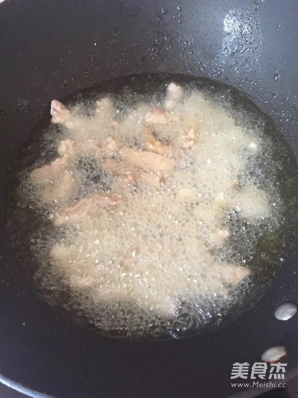 味蕾打开～酸甜<a href=/shicai/rouqin/LiJi/index.html target=_blank><u>里脊</u></a>的做法