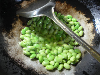 雪菜<a href=/shicai/mimian/XiangGan/index.html target=_blank><u>香干</u></a>炒<a href=/shicai/shucai/MaoDou/index.html target=_blank><u>毛豆</u></a>