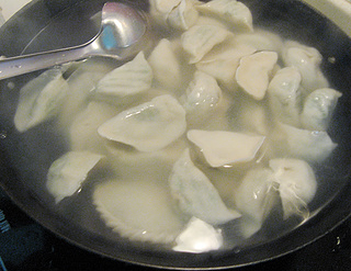 <a href=/shicai/rouqin/ZhuRou/index.html target=_blank><u>猪肉</u></a>香芹水饺