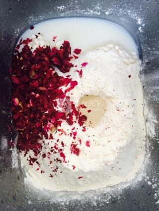 <a href=/shicai/shucai/MeiGuiHua/index.html target=_blank><u>玫瑰花</u></a><a href=/shicai/mimian/TuSi/index.html target=_blank><u>吐司</u></a>