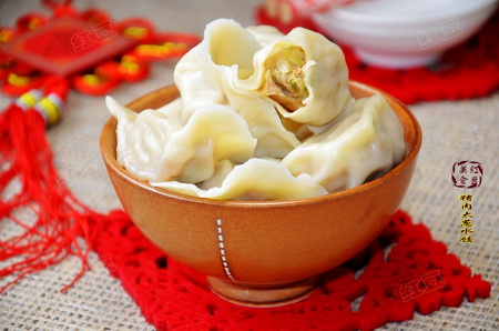 大葱<a href=/shicai/rouqin/ZhuRou/index.html target=_blank><u>猪肉</u></a>水饺