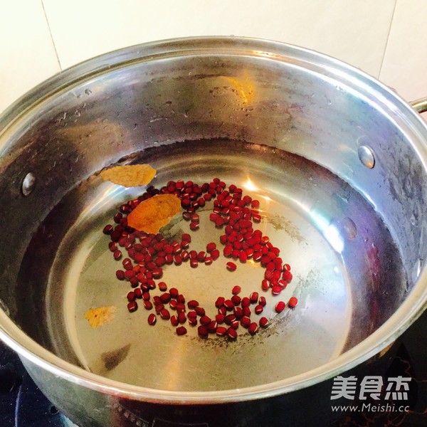 莲<a href=/shicai/shucai/Ou/index.html target=_blank><u>藕</u></a>汤的做法