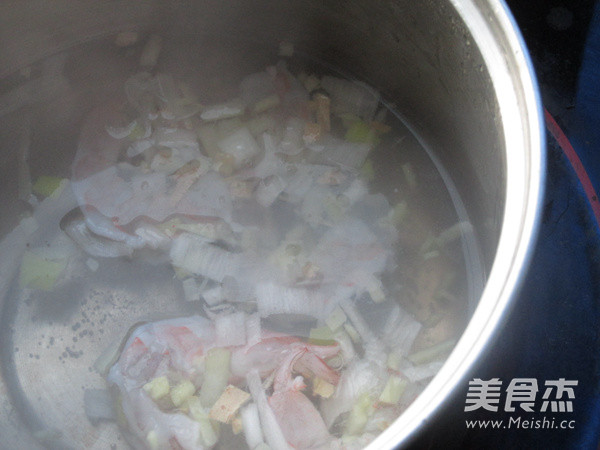 鲜虾翡翠<a href=/shicai/shucai/TuDou/index.html target=_blank><u>土豆</u></a>泥的做法