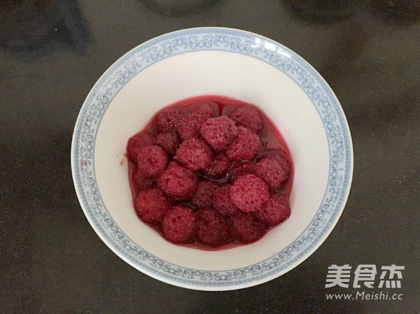 <a href=/shicai/guopin/YangMei/index.html target=_blank><u>杨梅</u></a><a href=/shicai/mimian/NiuNai/index.html target=_blank><u>牛奶</u></a>布丁的做法