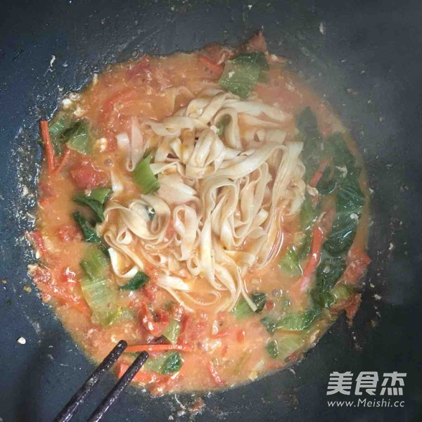 <a href=/shicai/shucai/XiHongShi/index.html target=_blank><u>西红柿</u></a><a href=/shicai/rouqin/JiDan/index.html target=_blank><u>鸡蛋</u></a>焖面的做法