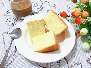 无油<a href=/shicai/mimian/NiuNai/index.html target=_blank><u>牛奶</u></a><a href=zt/qifengdg target=_blank><u>戚风蛋糕</u></a>