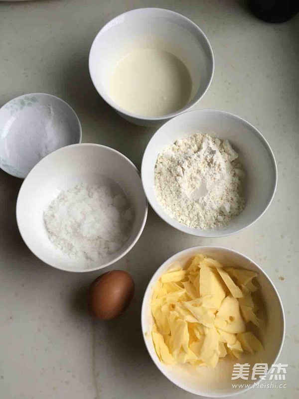 <a href=/shicai/mimian/NaiYou/index.html target=_blank><u>奶油</u></a>曲奇饼干的做法