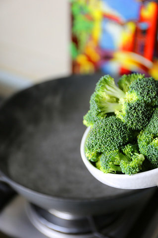 <a href=/shicai/shucai/XiangGu/index.html target=_blank><u>香菇</u></a>蚝油烩<a href=/shicai/shuichanpin/HaiSen/index.html target=_blank><u>海参</u></a>