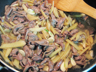 泡姜炒<a href=/shicai/rouqin/JiXin/index.html target=_blank><u>鸡心</u></a>