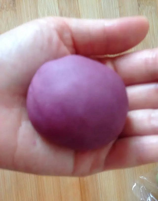 <a href=/shicai/guopin/Tao/index.html target=_blank><u>桃</u></a>山皮月饼