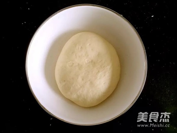 <a href=/shicai/rouqin/XiangChang/index.html target=_blank><u>香肠</u></a>花卷的做法