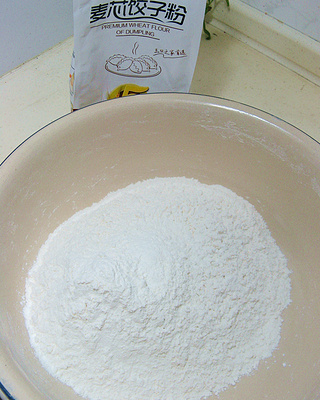 <a href=/shicai/rouqin/ZhuRou/index.html target=_blank><u>猪肉</u></a>香芹水饺