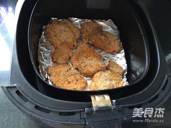 <a href=/shicai/rouqin/JiTui/index.html target=_blank><u>鸡腿</u></a>汉堡的做法