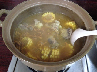 虫草花<a href=/shicai/mimian/YuMi/index.html target=_blank><u>玉米</u></a>大骨汤
