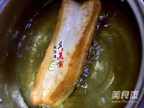 奶锅版<a href=/shicai/mimian/YouTiao/index.html target=_blank><u>油条</u></a>的做法