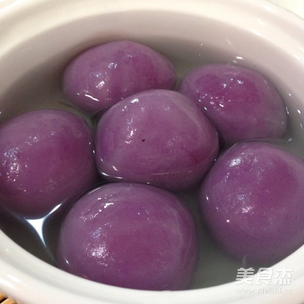 <a href=/shicai/shucai/ZiShu/index.html target=_blank><u>紫薯</u></a><a href=/shicai/guopin/ZhiMa/index.html target=_blank><u>芝麻</u></a>汤圆的做法