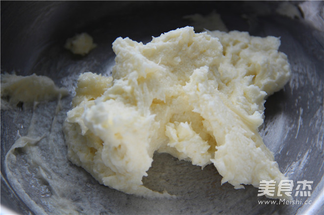 <a href=/shicai/guopin/HeiZhiMa/index.html target=_blank><u>黑<a href=/shicai/guopin/ZhiMa/index.html target=_blank><u>芝麻</u></a></u></a>脆饼的做法