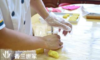 <a href=/shicai/mimian/LvDou/index.html target=_blank><u>绿豆</u></a>糕 冰爽初秋