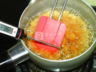 <a href=/shicai/guopin/HuaSheng/index.html target=_blank><u>花生</u></a>糖