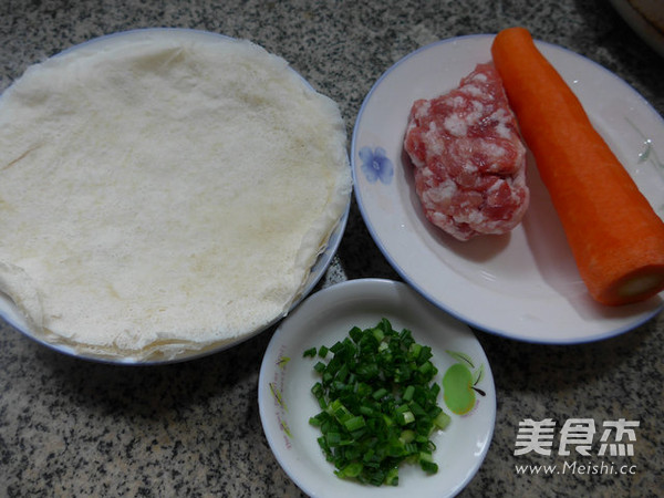 <a href=/shicai/shucai/HuLuoBo/index.html target=_blank><u>胡<a href=/shicai/shucai/LuoBo/index.html target=_blank><u>萝卜</u></a></u></a>肉末馅春卷的做法