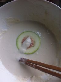 炸<a href=/shicai/shucai/XiHuLu/index.html target=_blank><u>西葫芦</u></a>夹