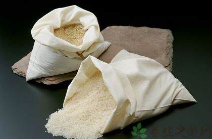 怎样辨别有毒<a href=/shicai/mimian/DaMi/index.html target=_blank><u>大米</u></a>