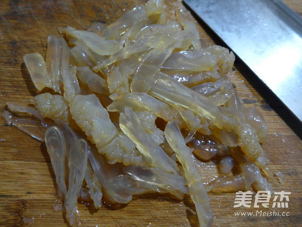 <a href=/shicai/shucai/BaiCaiGeng/index.html target=_blank><u><a href=/shicai/shucai/BaiCai/index.html target=_blank><u>白菜</u></a>梗</u></a>拌<a href=/shicai/shuichanpin/HaiZhe/index.html target=_blank><u>海蜇</u></a>的做法