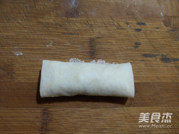 <a href=/shicai/mimian/XiangGan/index.html target=_blank><u>香干</u></a>蒿菜馅春卷的做法