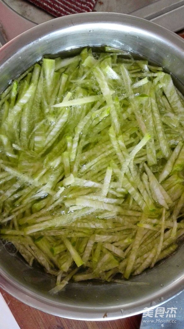 <a href=/shicai/shucai/LuoBo/index.html target=_blank><u>萝卜</u></a>羊汤的做法