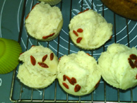 <a href=/shicai/mimian/NiuNai/index.html target=_blank><u>牛奶</u></a><a href=/shicai/yaoshi/FuLing/index.html target=_blank><u>茯苓</u></a>蒸糕