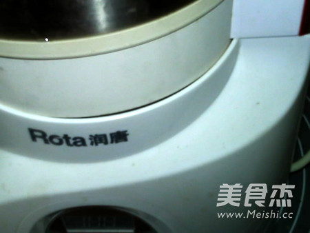 抗感染营养<a href=/shicai/mimian/HeiMi/index.html target=_blank><u>黑米</u></a>糊的做法