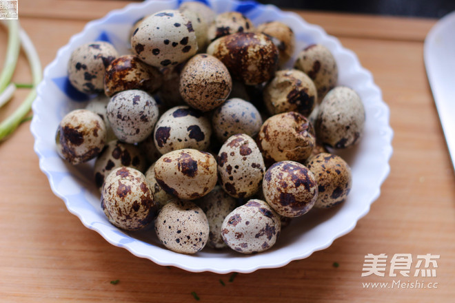 卤<a href=/shicai/rouqin/AnChunDan/index.html target=_blank><u><a href=/shicai/rouqin/AnChun/index.html target=_blank><u>鹌鹑</u></a>蛋</u></a>的做法