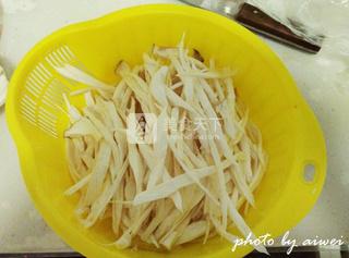 <a href=/shicai/guopin/Xing/index.html target=_blank><u>杏</u></a>鲍菇拌<a href=/shicai/shucai/BaiCai/index.html target=_blank><u>白菜</u></a>心