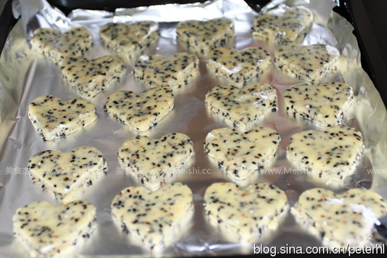 <a href=/shicai/guopin/ZhiMa/index.html target=_blank><u>芝麻</u></a>苏打饼干eq.jpg