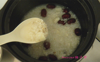 红<a href=/shicai/guopin/Zao/index.html target=_blank><u>枣</u></a>薏仁<a href=/shicai/shucai/ShanYao/index.html target=_blank><u>山药</u></a>粥